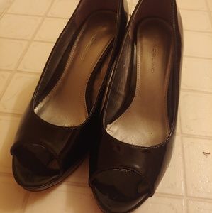 SOLD | Black Bandolino peep toe pumps